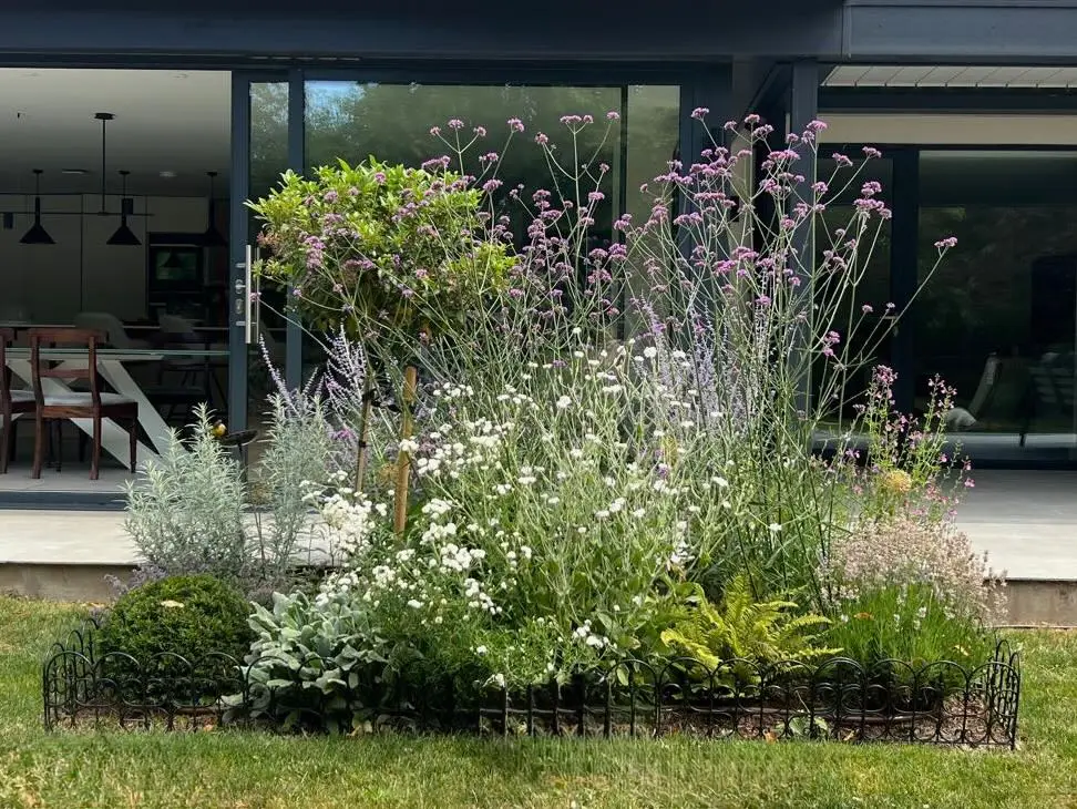 hero-recent-project-small-bed Shady raised corner bed in Cobham Surrey.